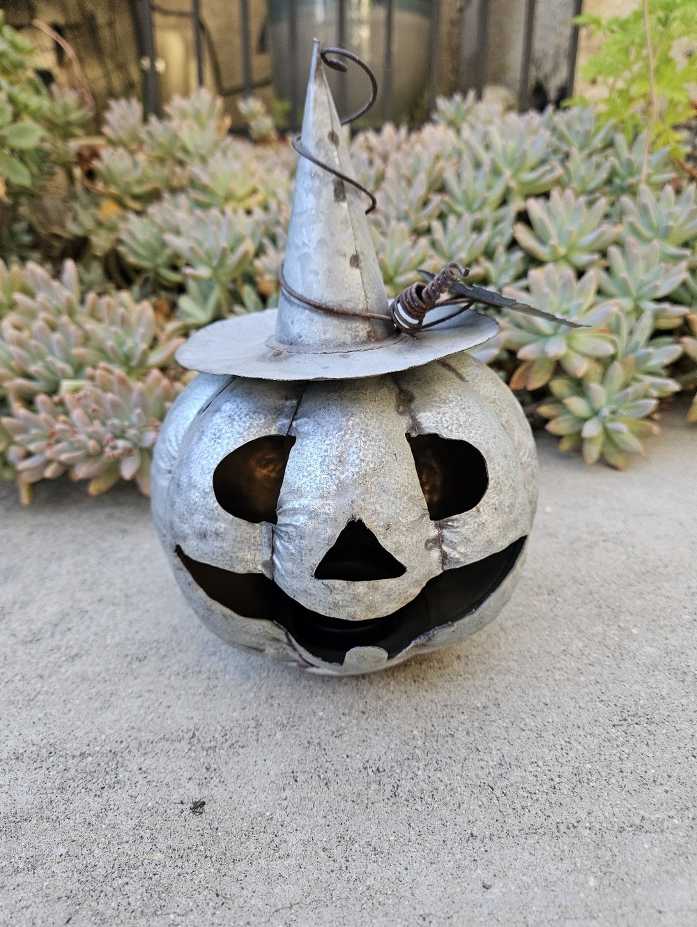 NEW METAL HALLOWEEN DECORATION PUMPKIN FACE WITH HAT RUSTIC CANDLE HOLDER